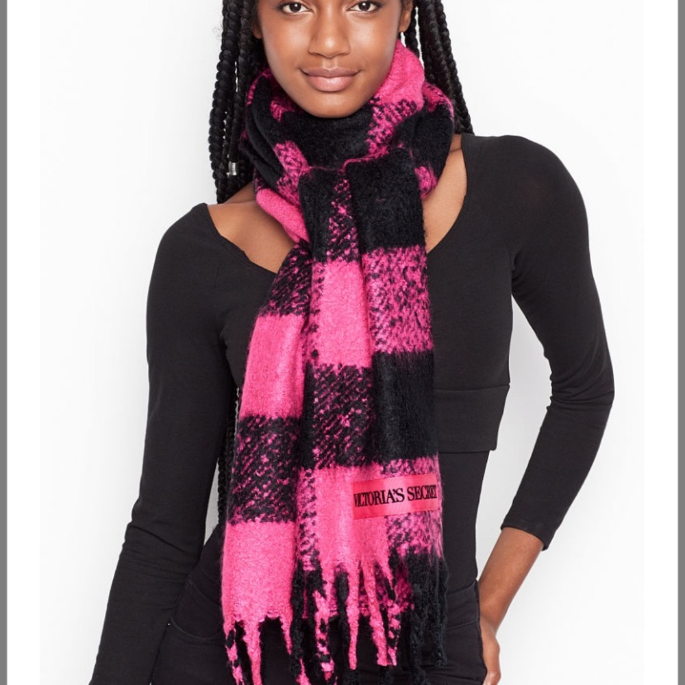💕Victoria’s Secret Fuchsia Buffalo Check Scarf💕